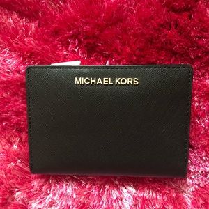MICHAEL KORS JET SET TRAVEL WALLET